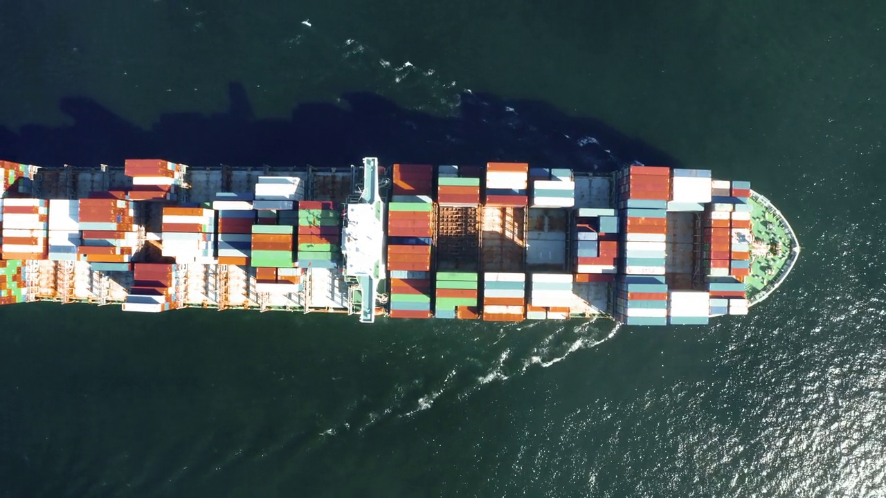 进出口集装箱船。国际航运货物视频下载