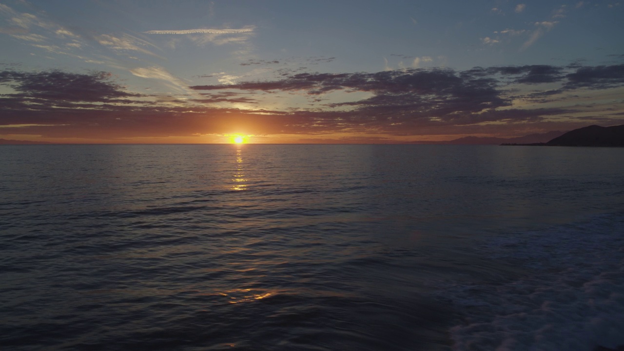 太平洋日落的WS航拍图。视频下载