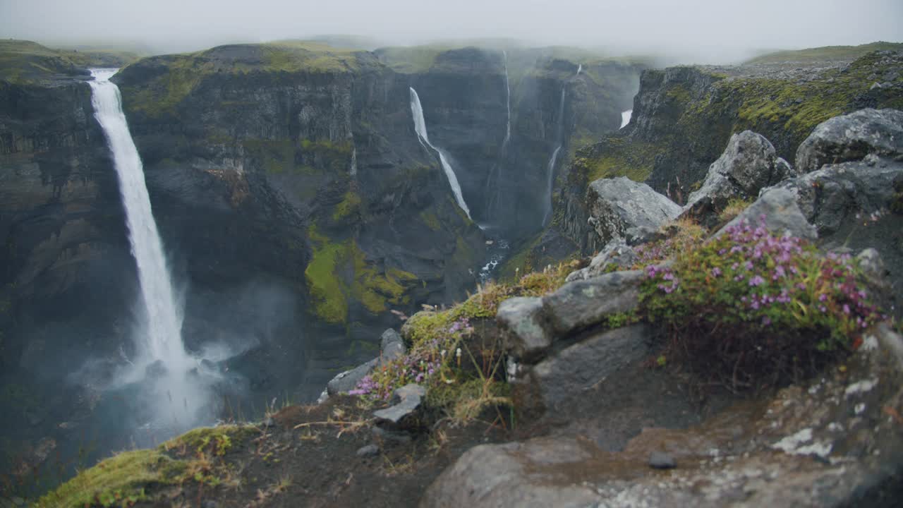 冰岛高原上最美丽的海弗斯瀑布视频素材