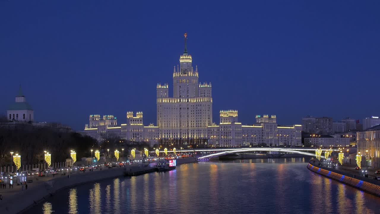 斯大林在莫斯科的高层建筑，首都的历史建筑纪念碑和地标视频下载