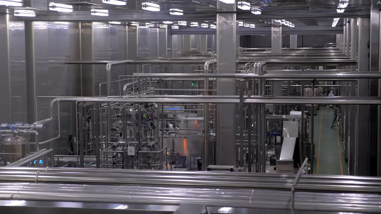 食品饮料生产，现代化厂房内配备高科技设备视频下载