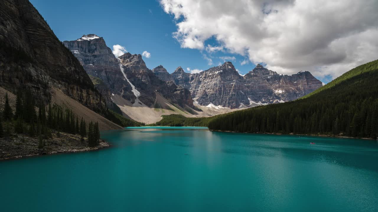 班夫国家公园，阿尔伯塔，加拿大，时间推移的冰碛湖在夏季视频素材