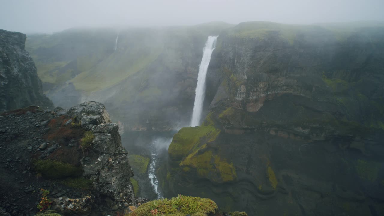 冰岛高原上最美丽的海弗斯瀑布视频素材
