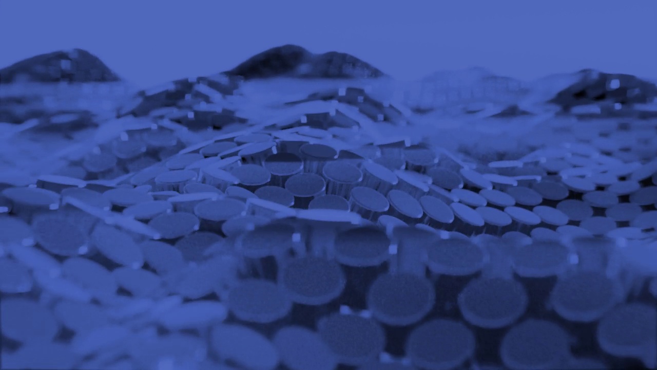 蓝色闪闪发光的3d金属圆柱硬币在循环动画背景库存视频子弹，黄金，珠宝，圆形，流体，形式，表面视频下载