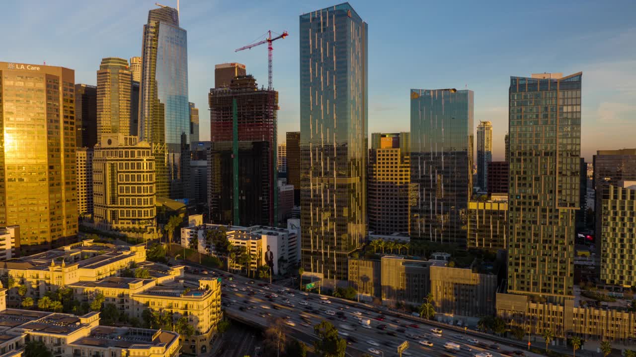 空中拍摄的洛杉矶大都会在洛杉矶市中心视频素材