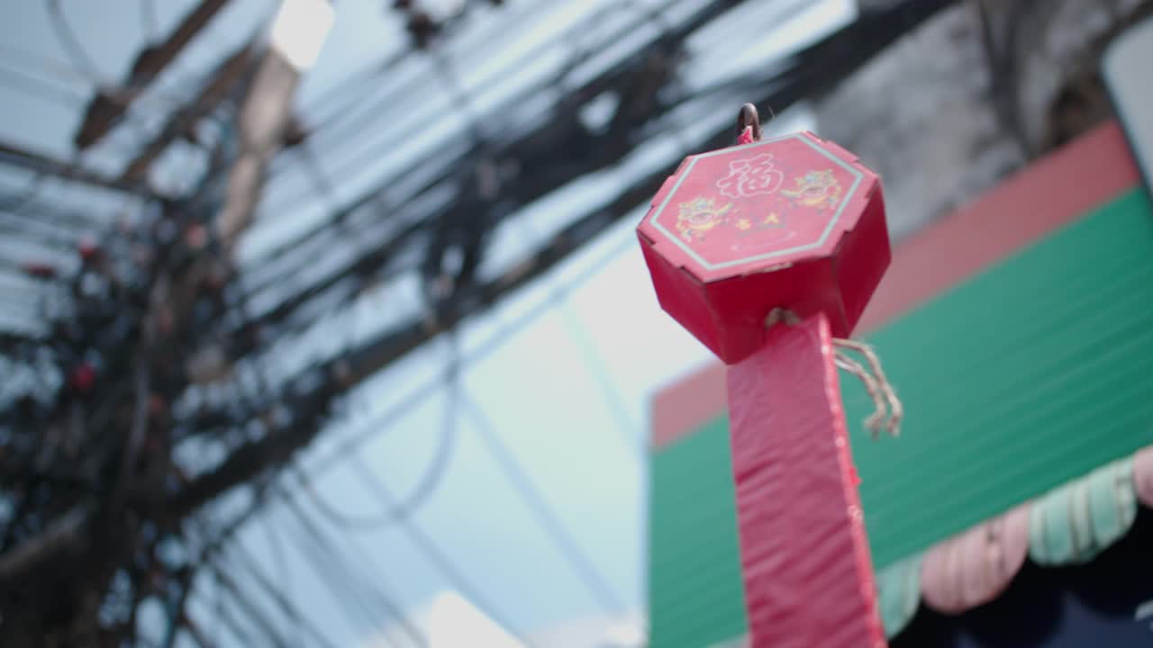 春节爆竹用于宣布周年庆祝新年视频素材