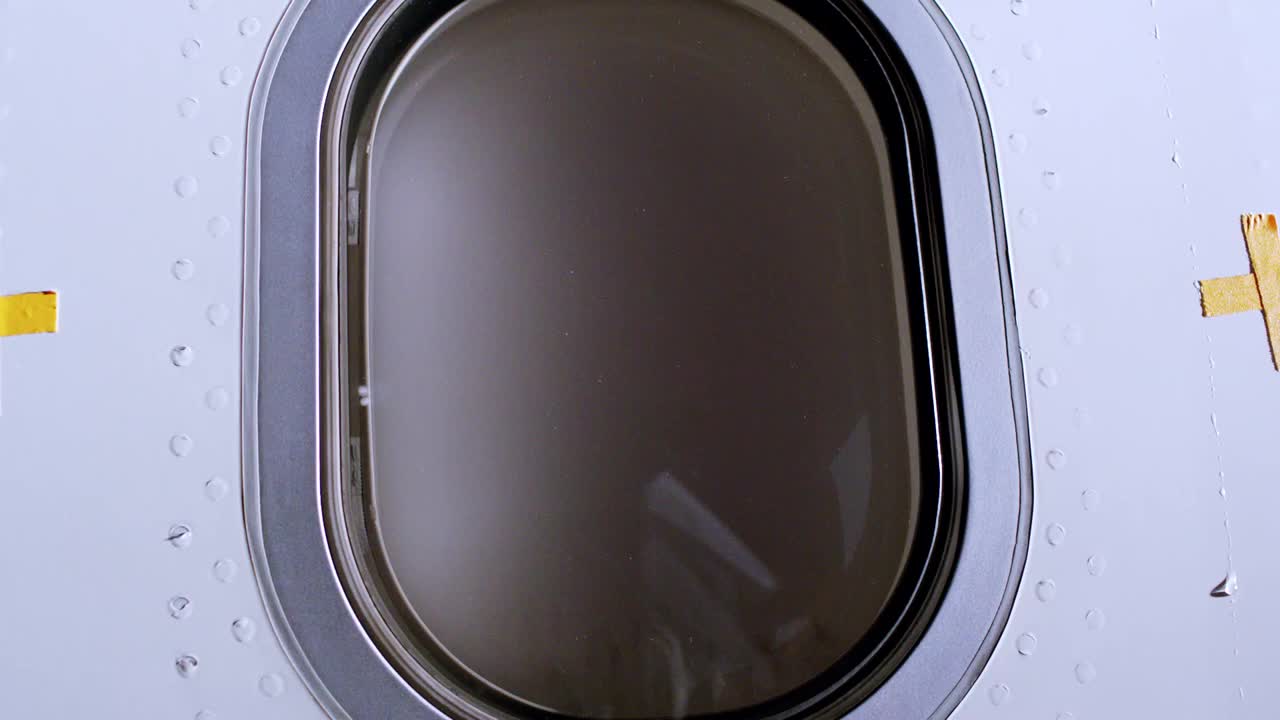 飞机空白窗口开口与跟踪点。视频下载