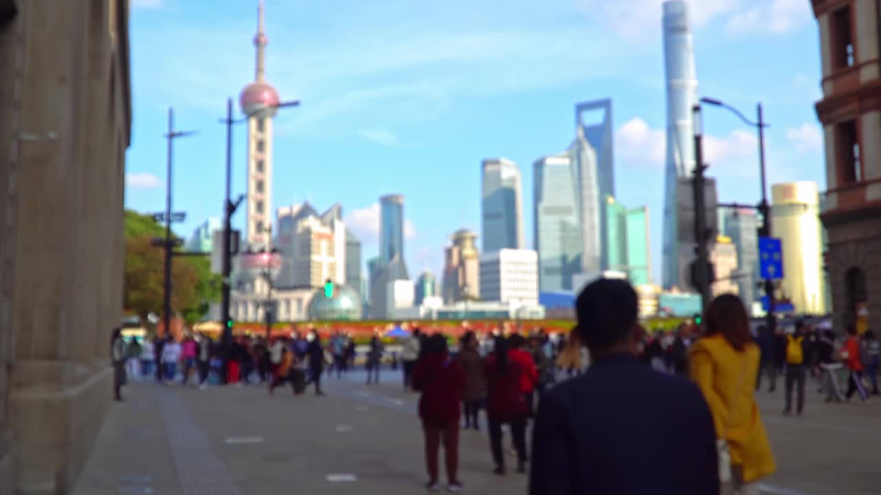 人们走在南京路，上海，中国视频素材