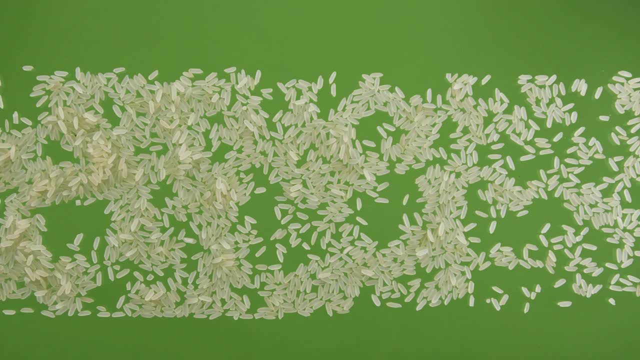 米粒条纹隔离在绿屏上。俯视图视频下载