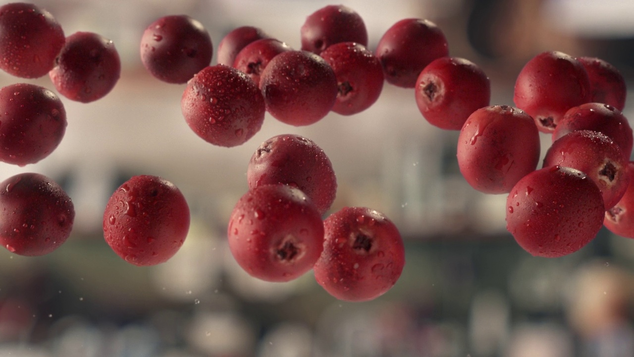 空气中飘着蔓越莓视频素材