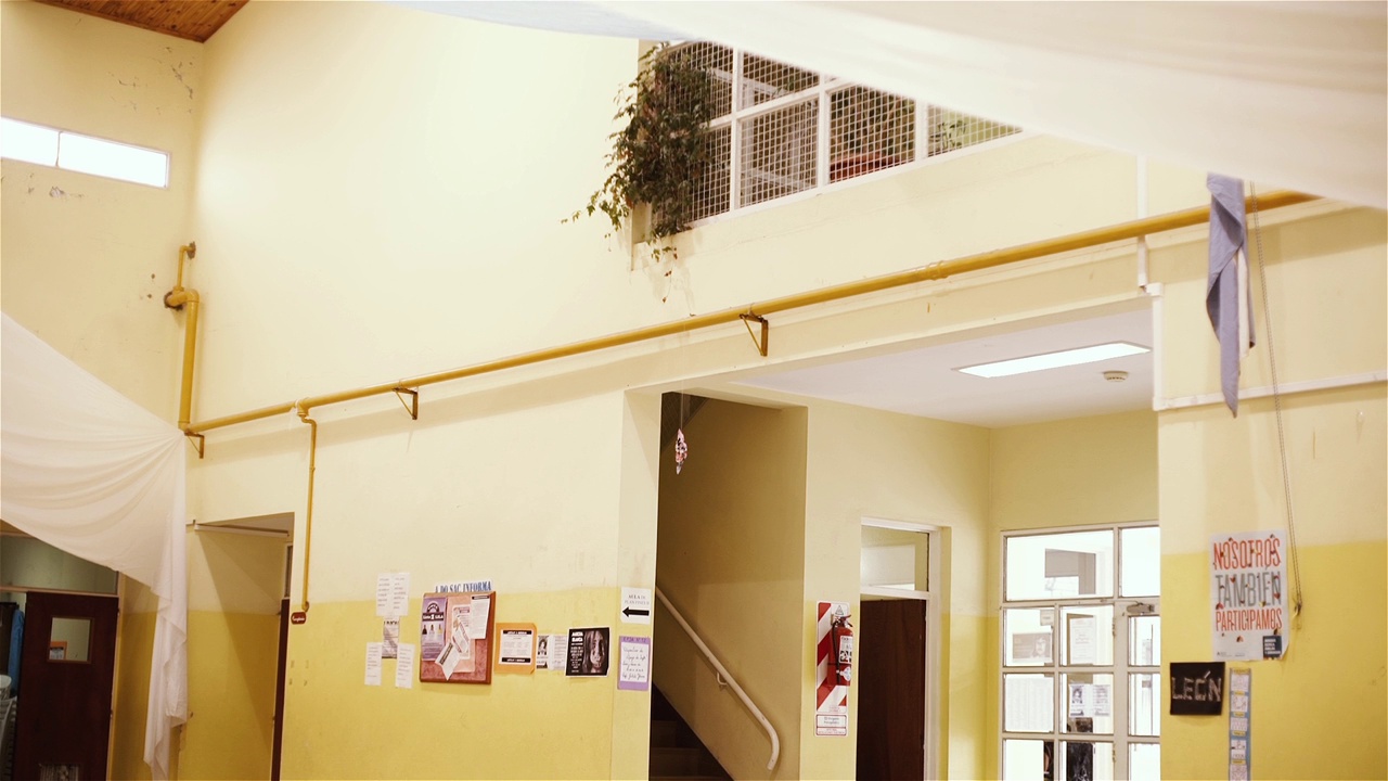 布宜诺斯艾利斯一所公立学校空荡荡的走廊。视频素材