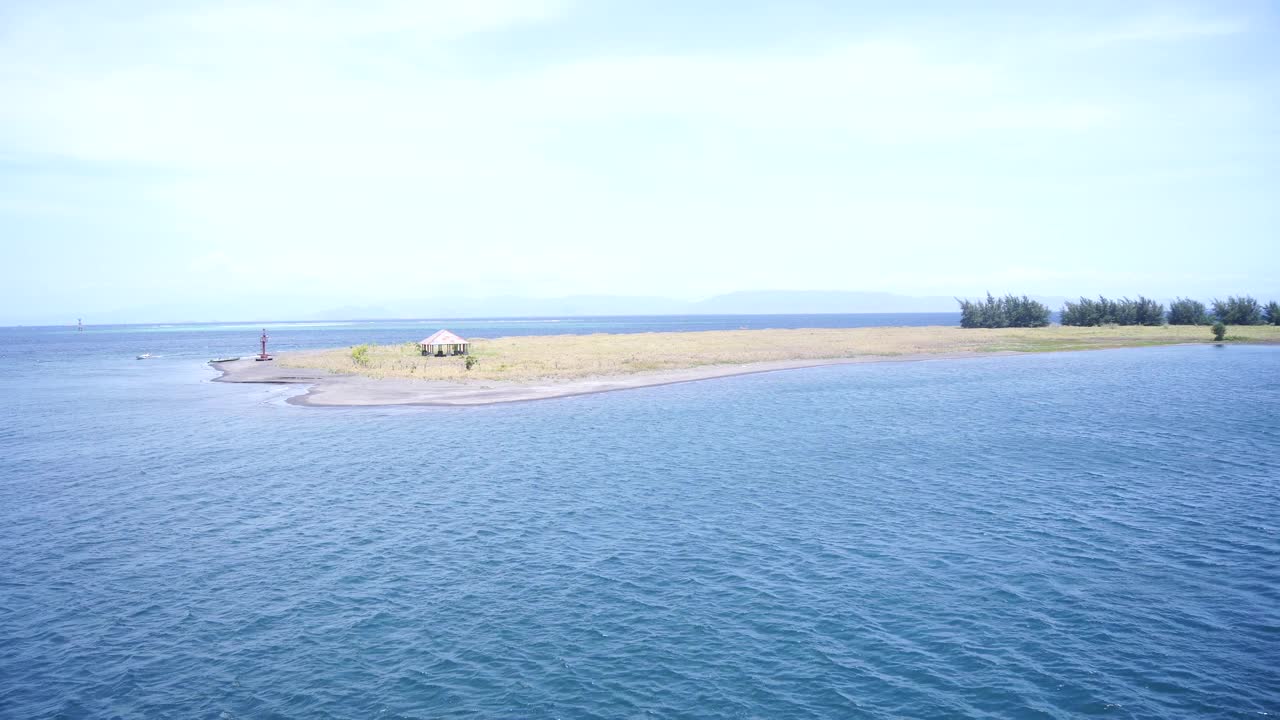 孤岛，碧水蓝天视频素材