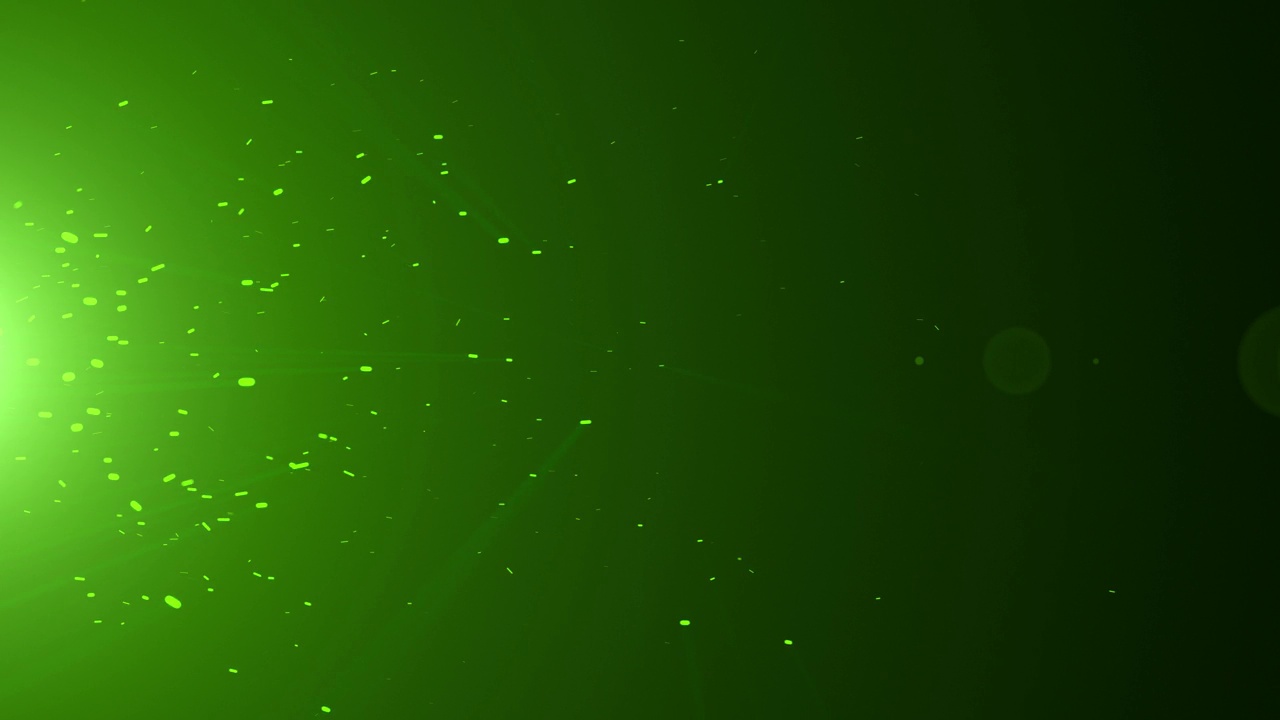 由离屏发射器产生的绿色火花的高度详细的动画。视频素材