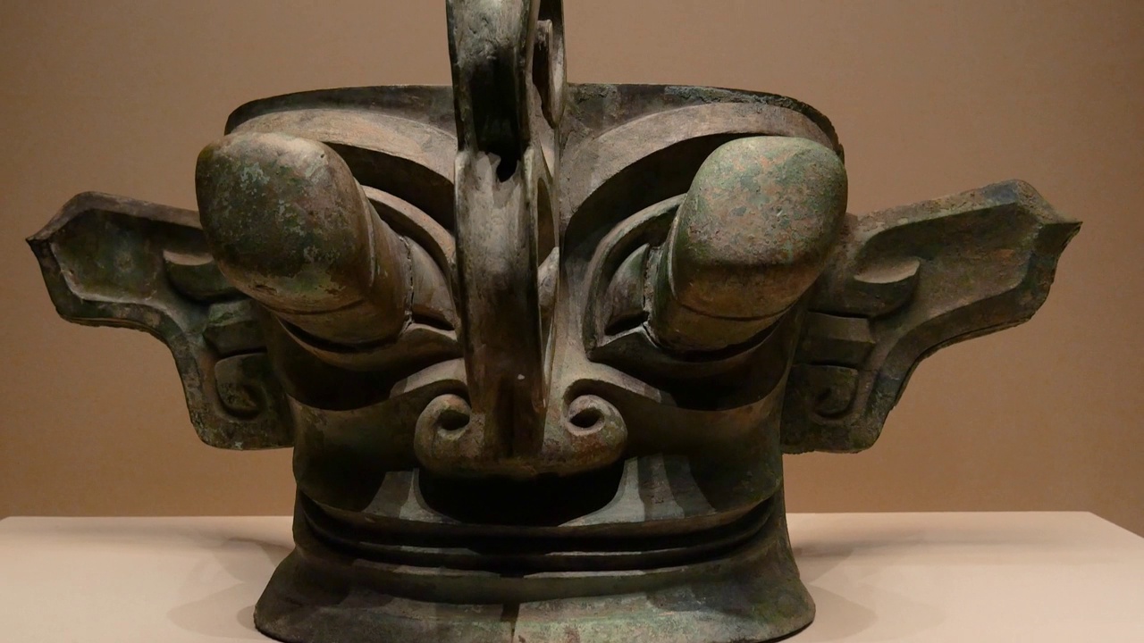 中国古代三星堆青铜面具视频素材