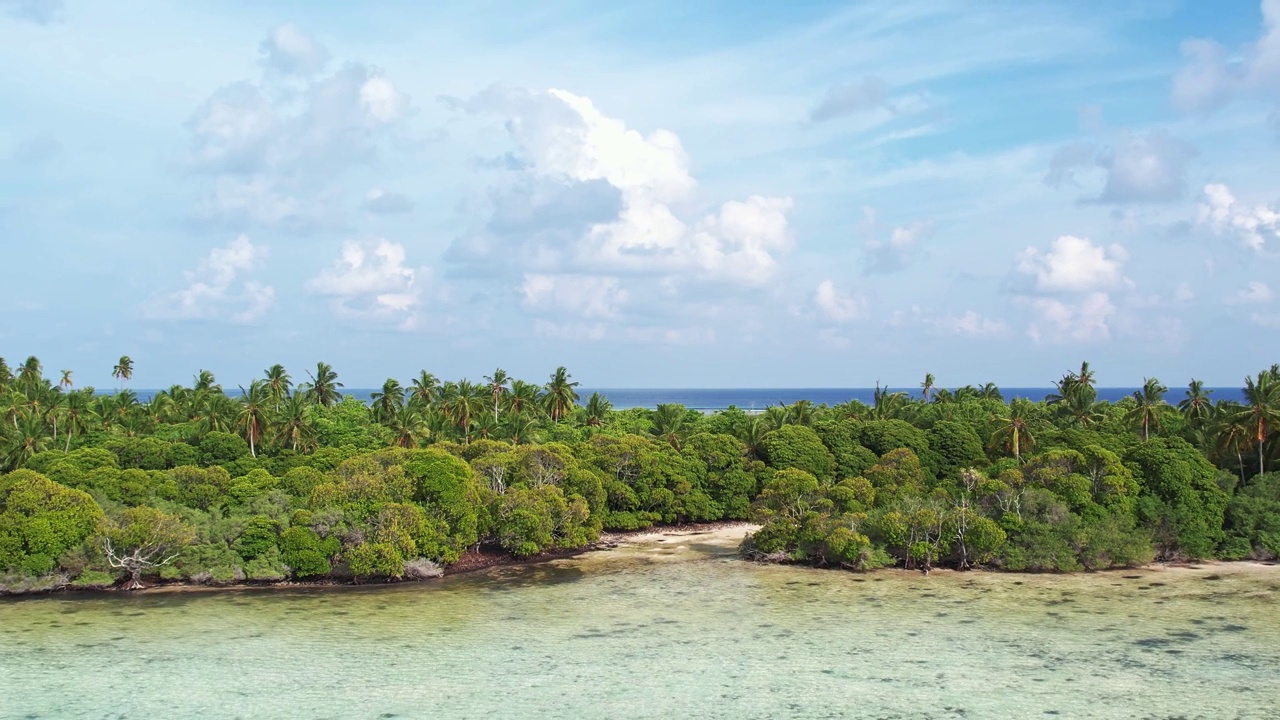 马尔代夫热带荒岛的高架景观视频下载