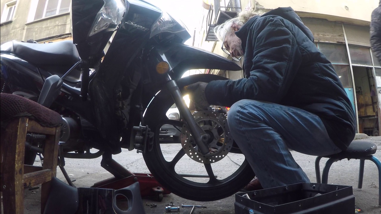 4k视频摩托车修理工视频下载