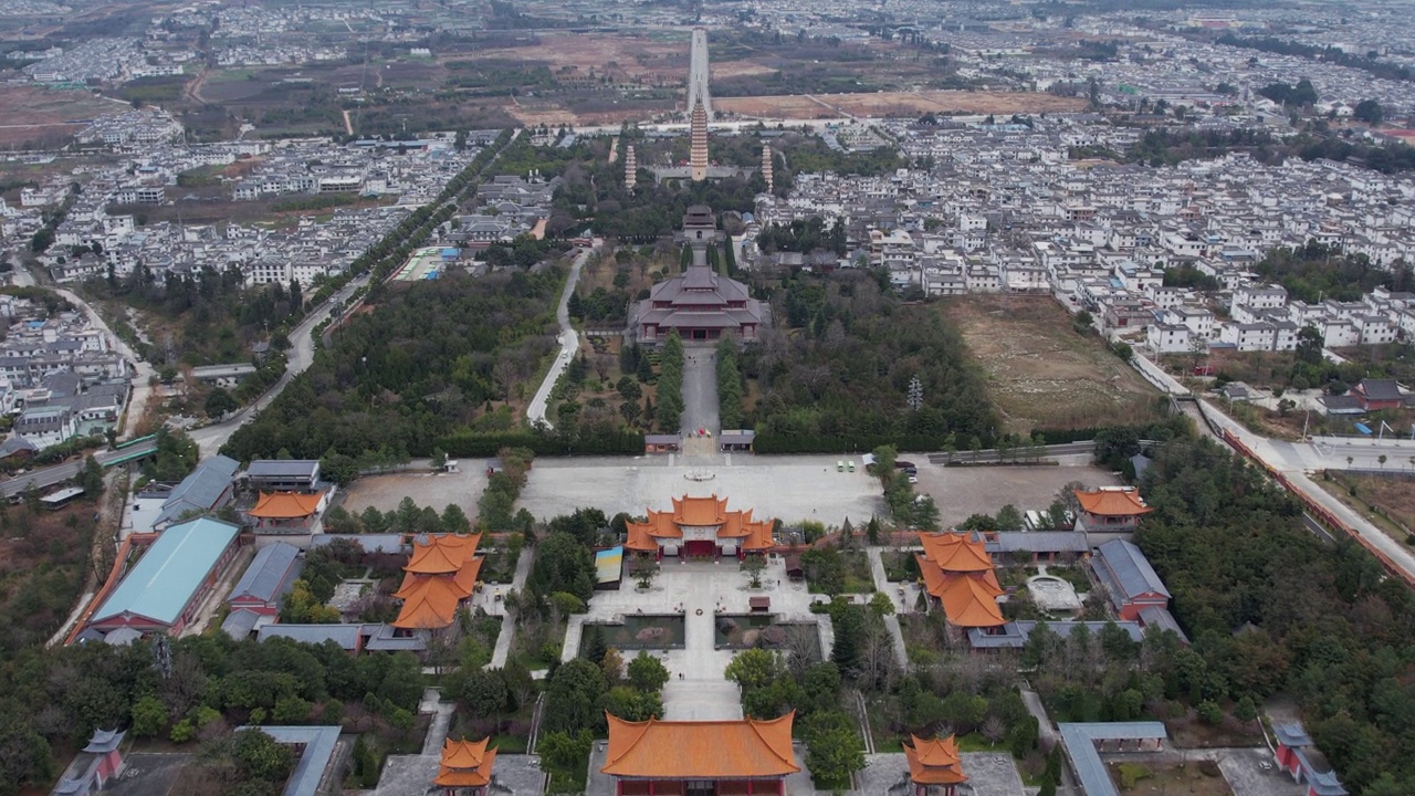 中国云南大理宁静的寺庙建筑的全景视频下载
