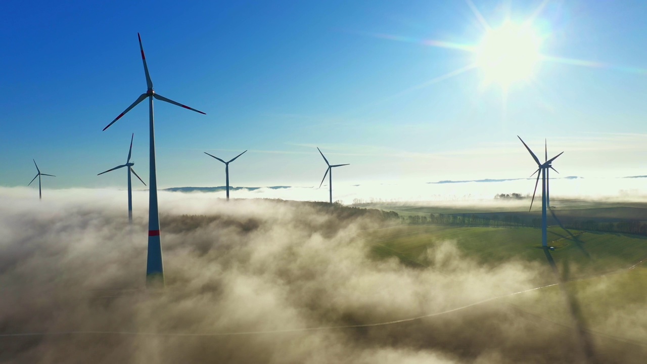 风力涡轮机和雾，德国视频下载