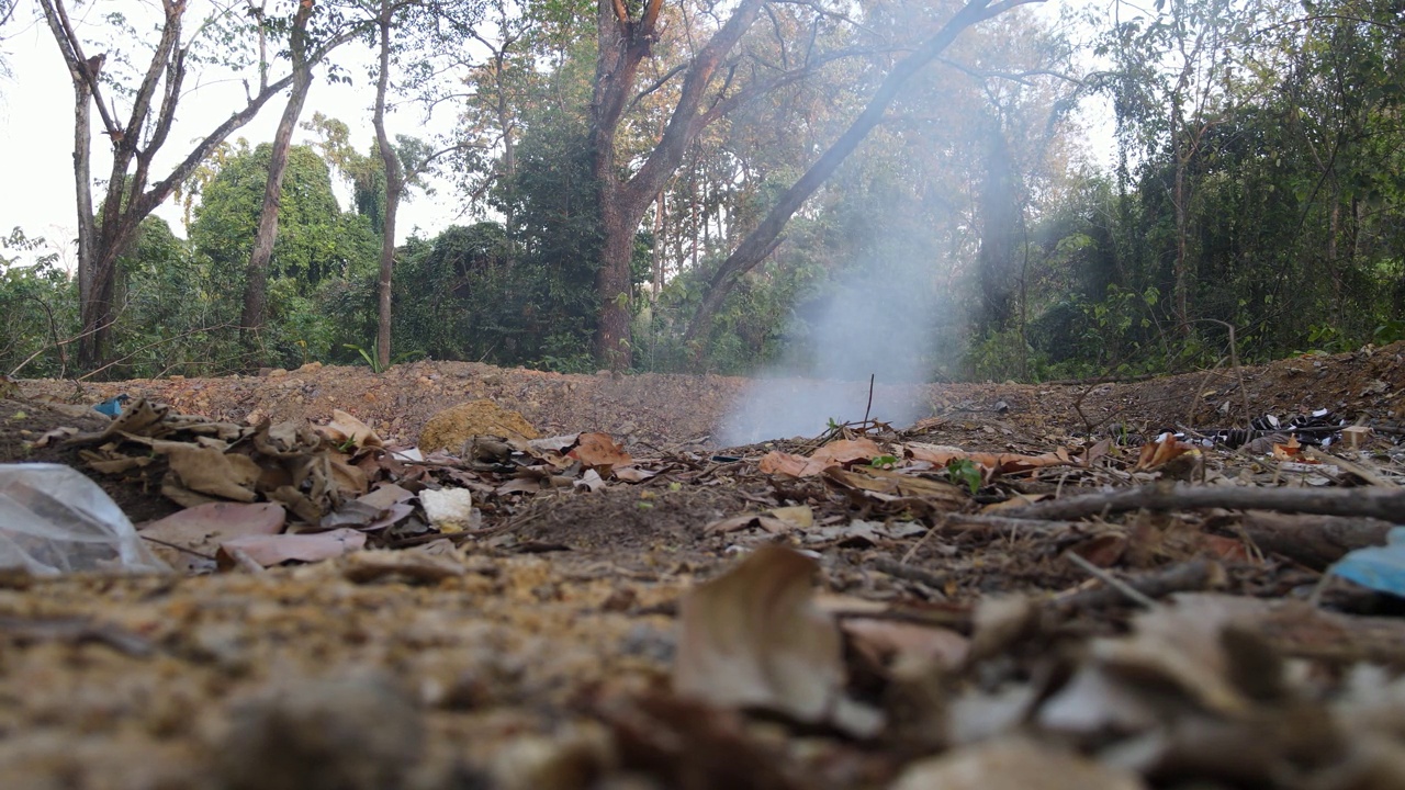 燃烧的垃圾坑泰国视频下载