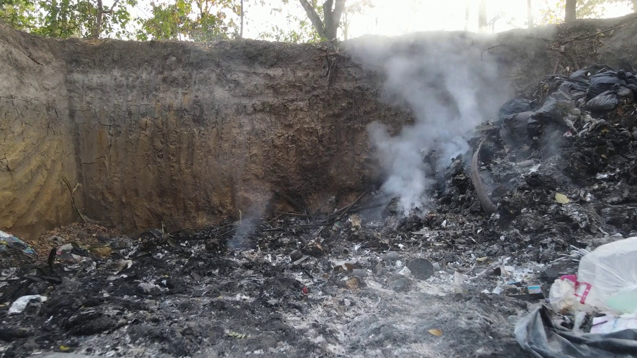 燃烧的垃圾坑泰国视频下载