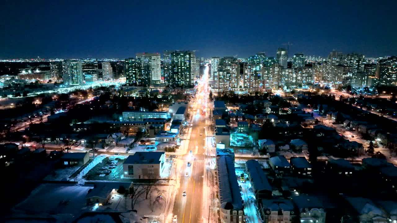 夜间鸟瞰多伦多北部的天际线，加拿大4K视频下载