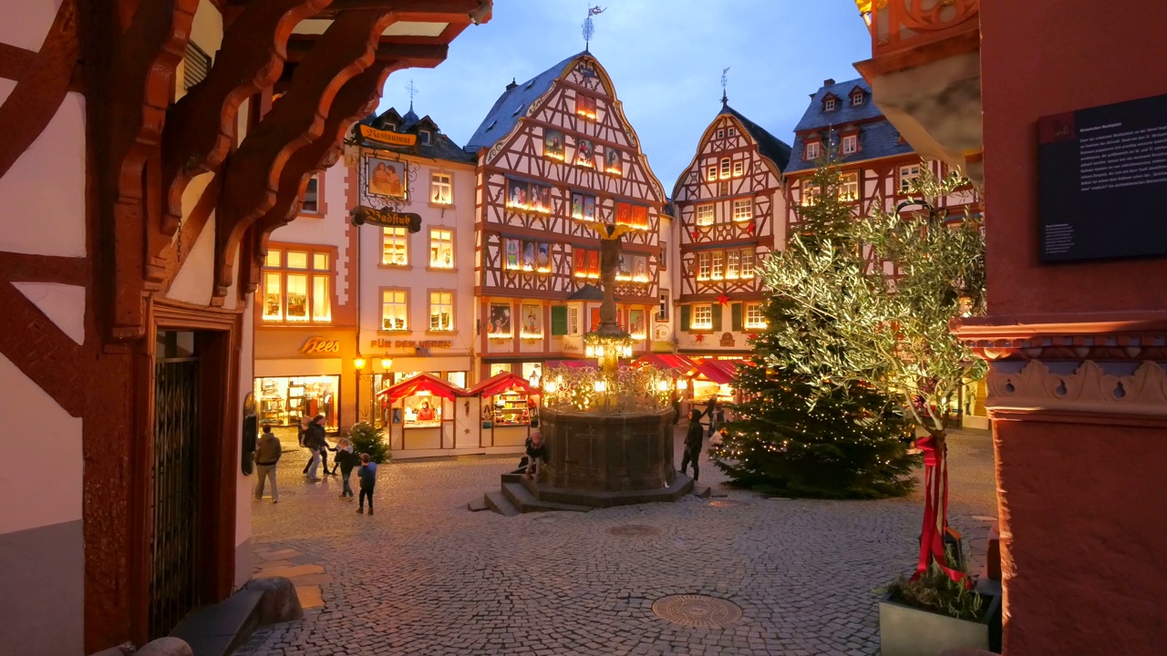 德国摩泽尔谷Bernkastel-Kues圣诞市场视频下载