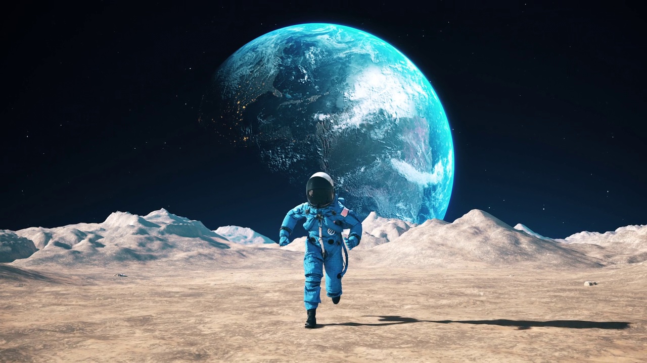 勇敢的宇航员在月球表面的环形山中奔跑。视频下载