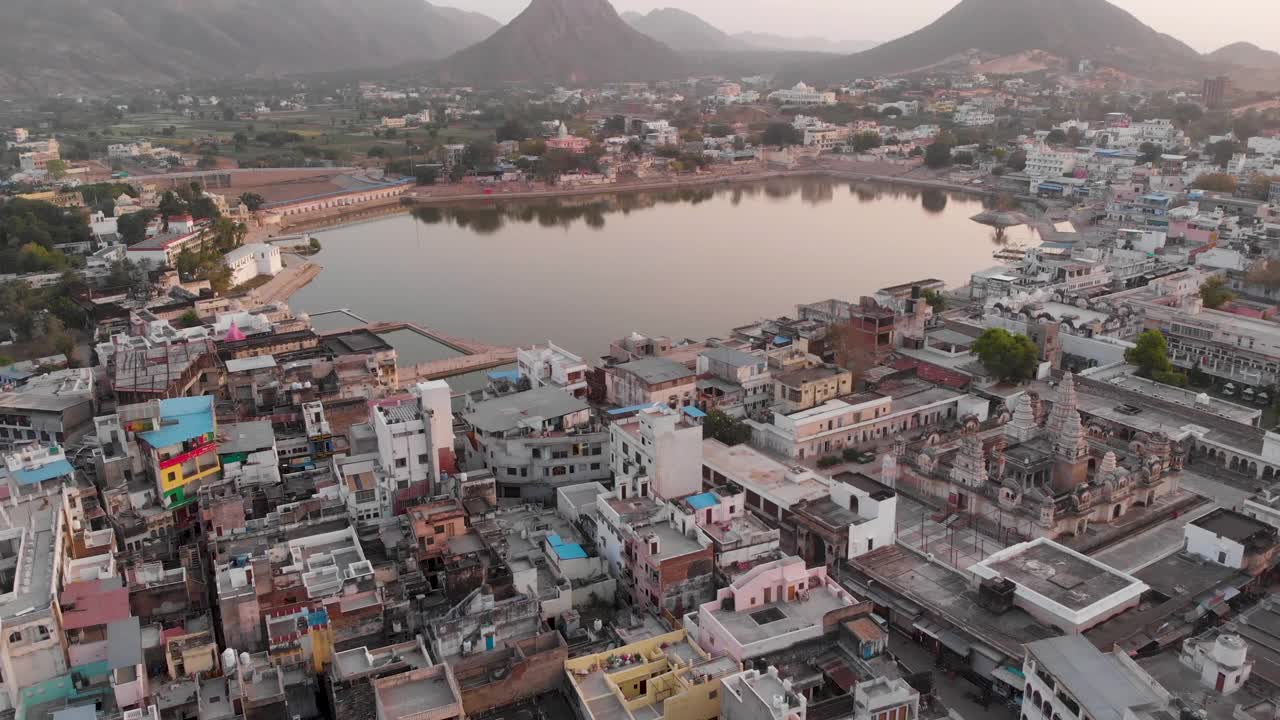 印度拉贾斯坦邦的布什格尔的航拍图视频下载