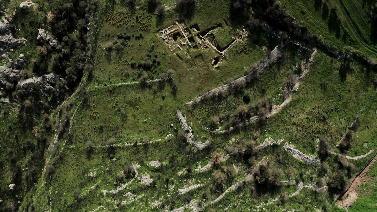 迈锡尼考古遗址遗址，鸟瞰图视频下载