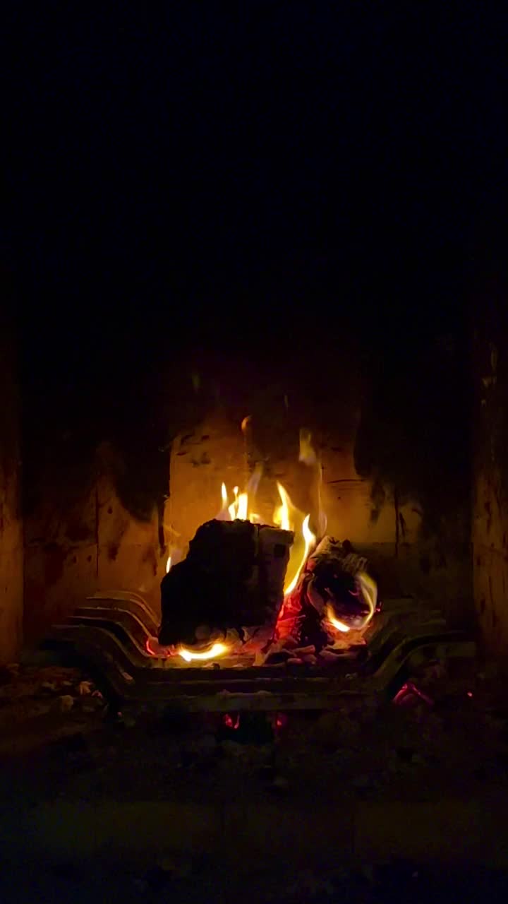 冬天的壁炉火焰视频素材