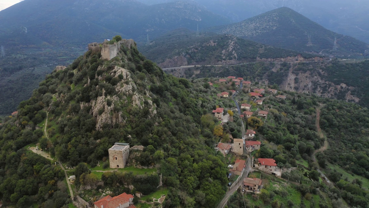 无人机俯瞰Karytaina的Karytaina城堡视频下载