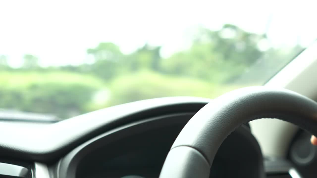 人驾驶汽车视频下载