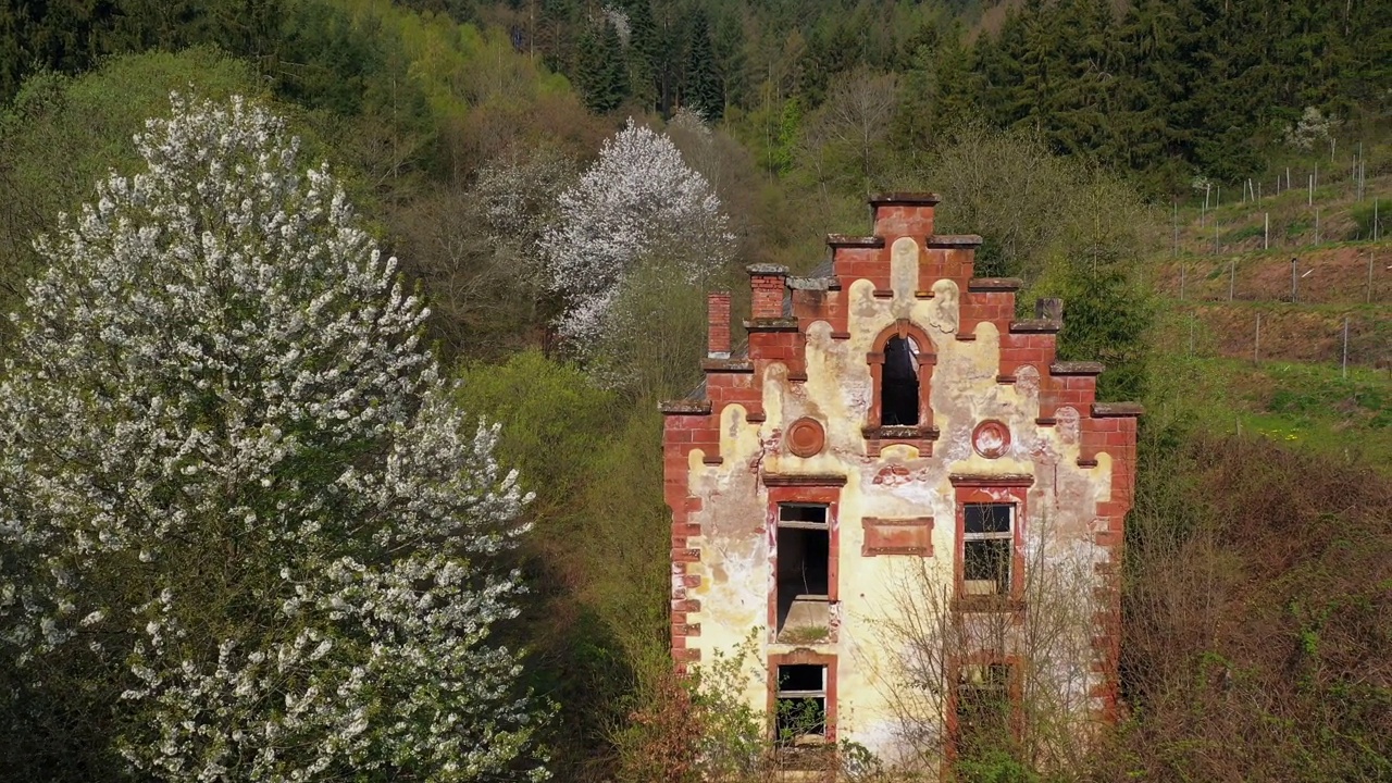 景观中的房屋废墟视频素材
