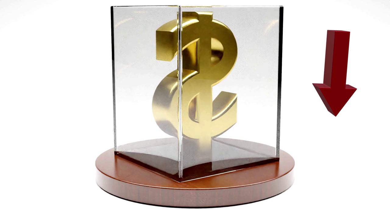 美元标志与金色旋转玻璃橱窗在白色背景与红色向下箭头。外汇货币财富金融经济概念视频下载