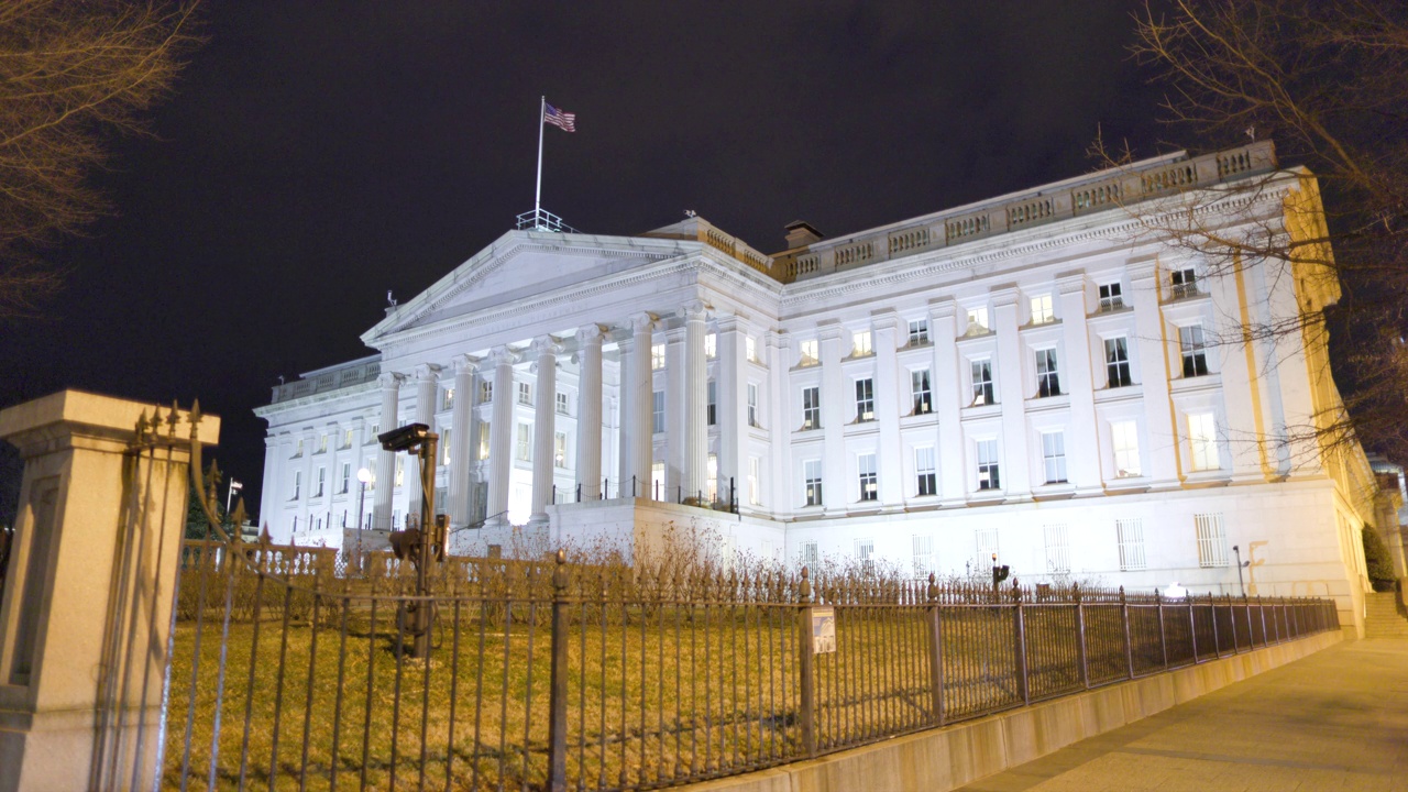 美国财政部大楼-华盛顿特区-南入口-夜晚视频素材
