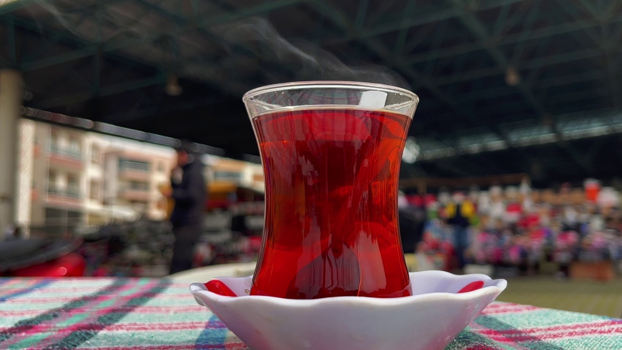 桌上有土耳其茶4k库存镜头视频素材