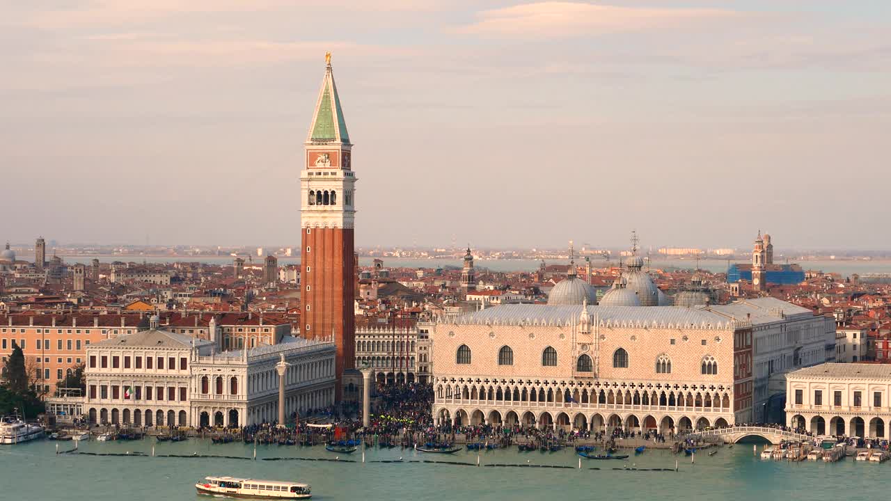 4K威尼斯-大运河，总督的宫殿，圣马克的康帕尼尔，里亚托桥蒙太奇视频视频下载
