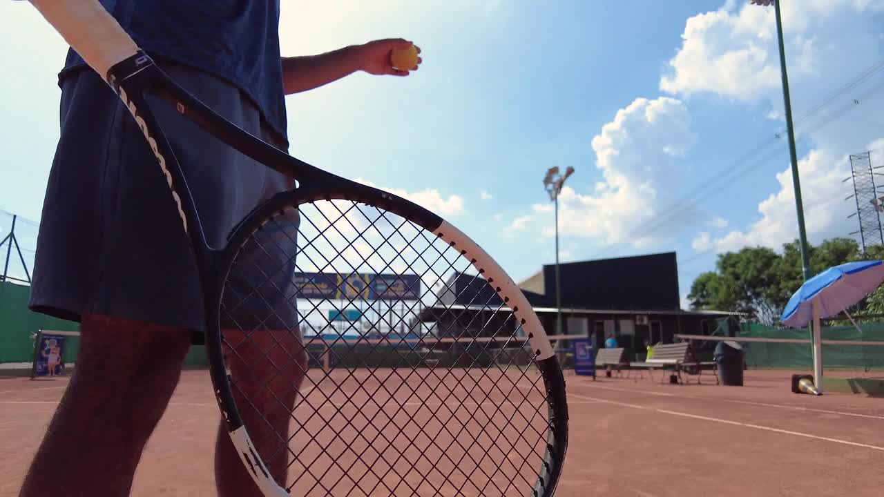 打网球的年轻人视频下载