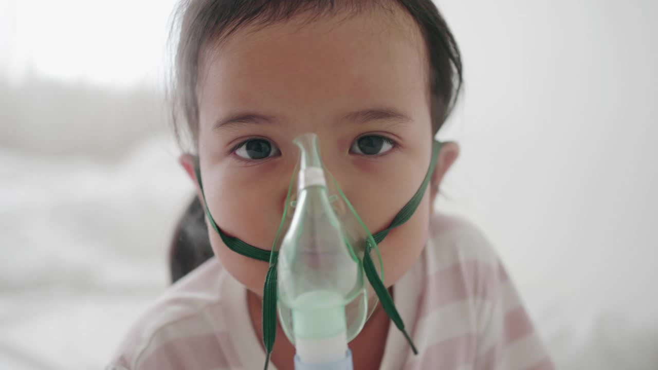 儿童家庭保健使用吸入器视频下载
