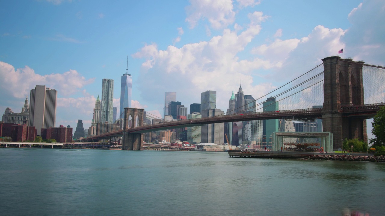 白天的布鲁克林大桥全景从纽约4k时间间隔视频素材