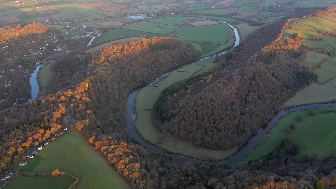 英国格洛斯特郡，Symonds Yat, Dean森林的Wye山谷的鸟瞰图。”视频下载