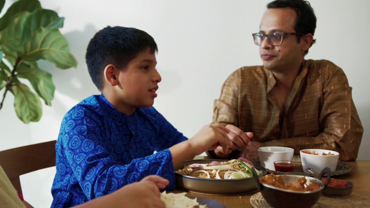 印度家庭在家吃饭视频下载