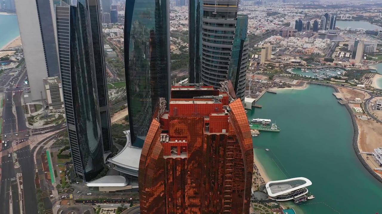 阿联酋阿布扎比摩天大楼的鸟瞰图视频下载