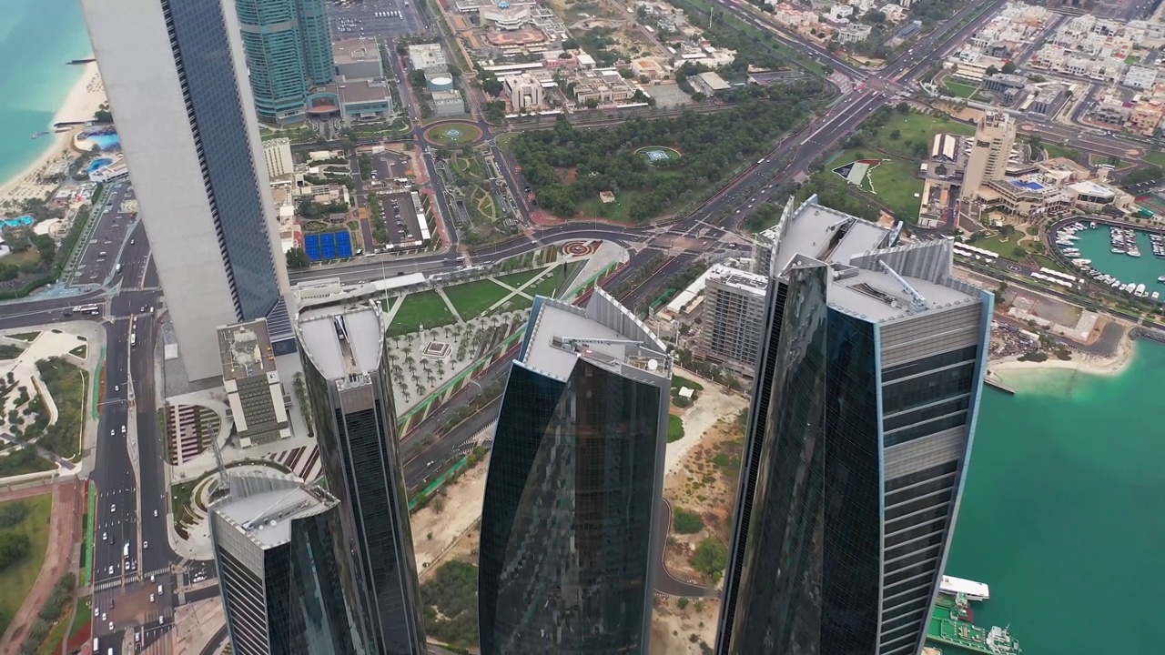 阿联酋阿布扎比摩天大楼的鸟瞰图视频素材