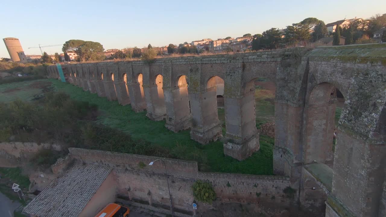 美丽的罗马渡槽黎明在FPV视频下载