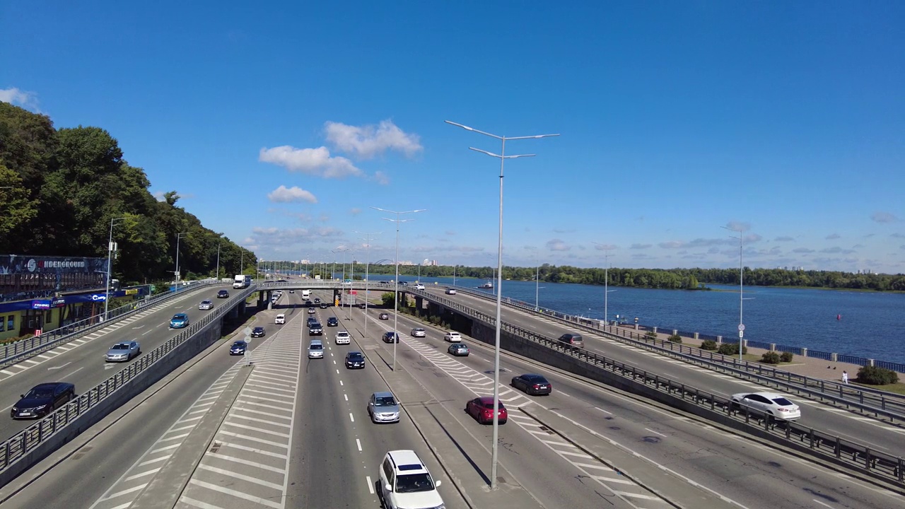 道路交通-基辅-乌卡里纳-第三部分视频素材