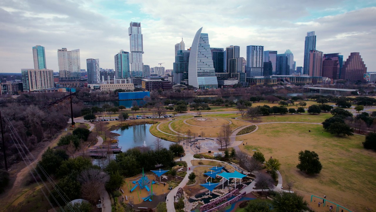 无人机俯瞰奥斯汀德克萨斯州的城市景观视频素材