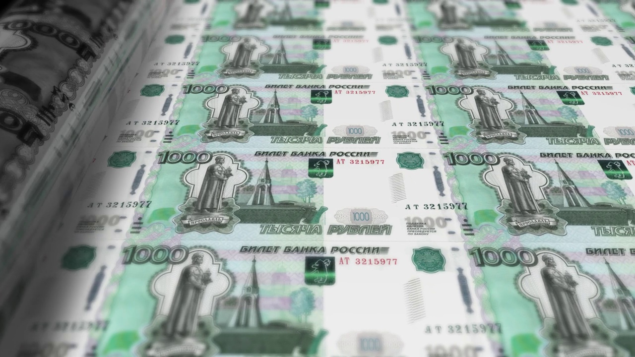 俄罗斯，俄罗斯卢布印刷机打印当前1000卢布纸币，无缝循环，俄罗斯货币背景，4K，焦点深度视频素材
