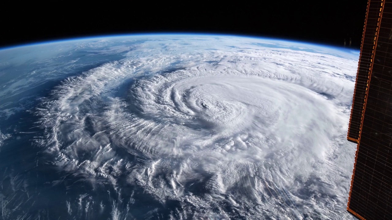 9月14日，1级飓风佛罗伦萨在北卡罗来纳州Wrightsville海滩附近登陆，国际空间站拍摄到这张照片视频下载