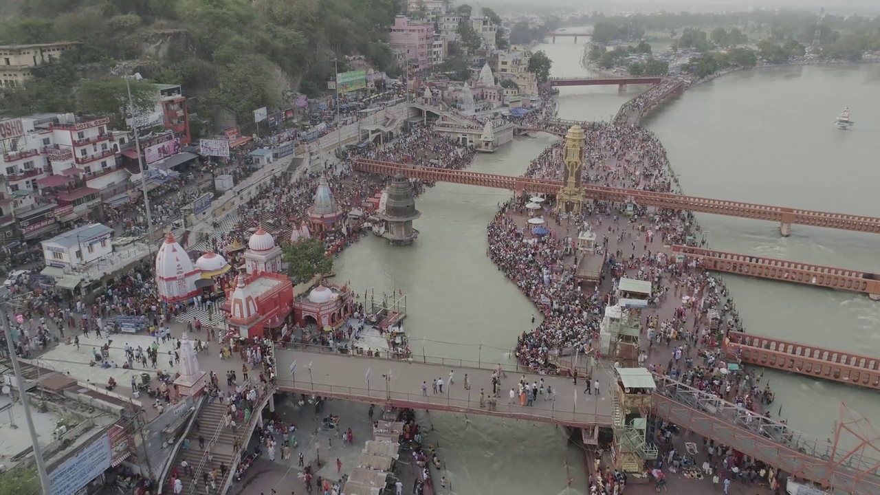 在大壶节的Haridwar Ghat的4K无人机视图-印度无人机库存视频视频下载